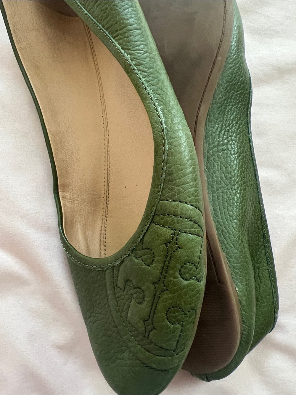 Tory Burch Olive Green Pebbled Leather Ballet Flats - Picture 4 of 7
